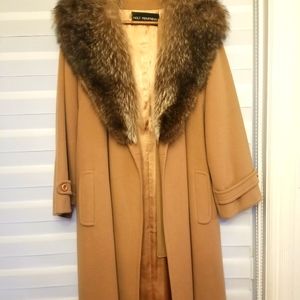 Holt Renfrew Vintage Tan  Wool overcoat size L real fur collar